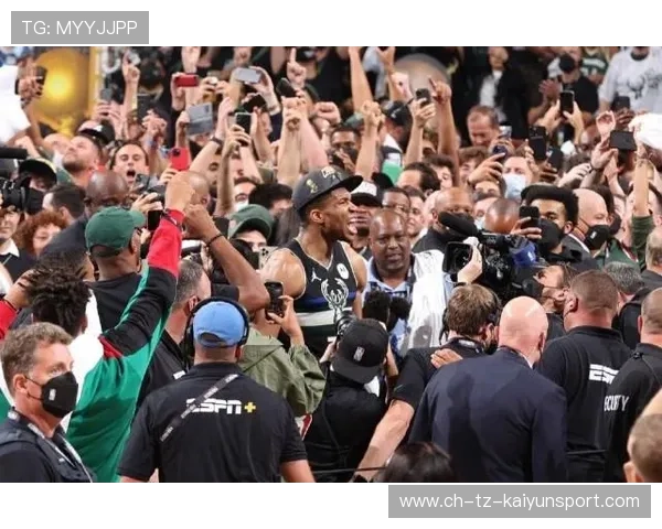 字母哥参加好友婚礼，现场暖场演讲惹泪水