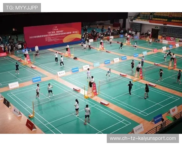 羽毛球直线杀出一道白光，点亮运动激情