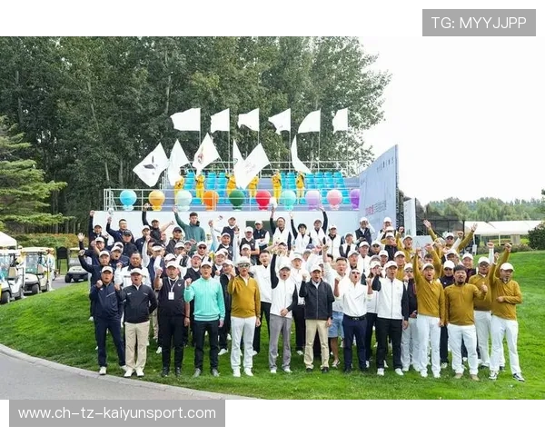 高尔夫一杆进洞现场庆典,球迷尖叫 高尔夫一杆进洞现场庆典,球迷尖叫